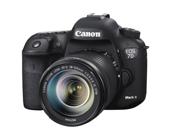 Фото Canon EOS 7D Mark II kit (EF-S 18-135mm) EF-S IS, изображение 2 от магазина Manzana