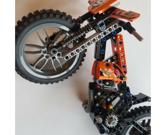 Фото LEGO TECHNIC Кроссовый мотоцикл (42007), изображение 3 от магазина Manzana